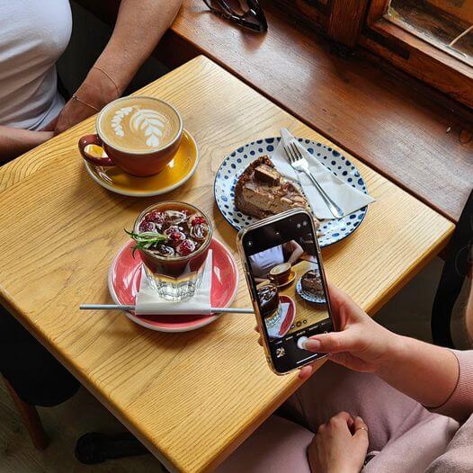 Kawiarnia ColbergCoffee w Kołobrzegu z lokalnymi produktami i przyjazną atmosferą