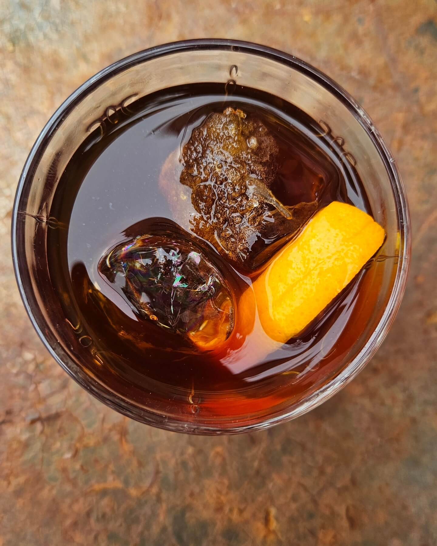 Cold Brew Coffee przygotowane na świezo palonej kawie