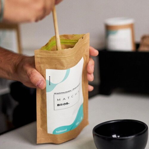 Składniki do przygotowania Matcha Latte: matcha, woda, mleko