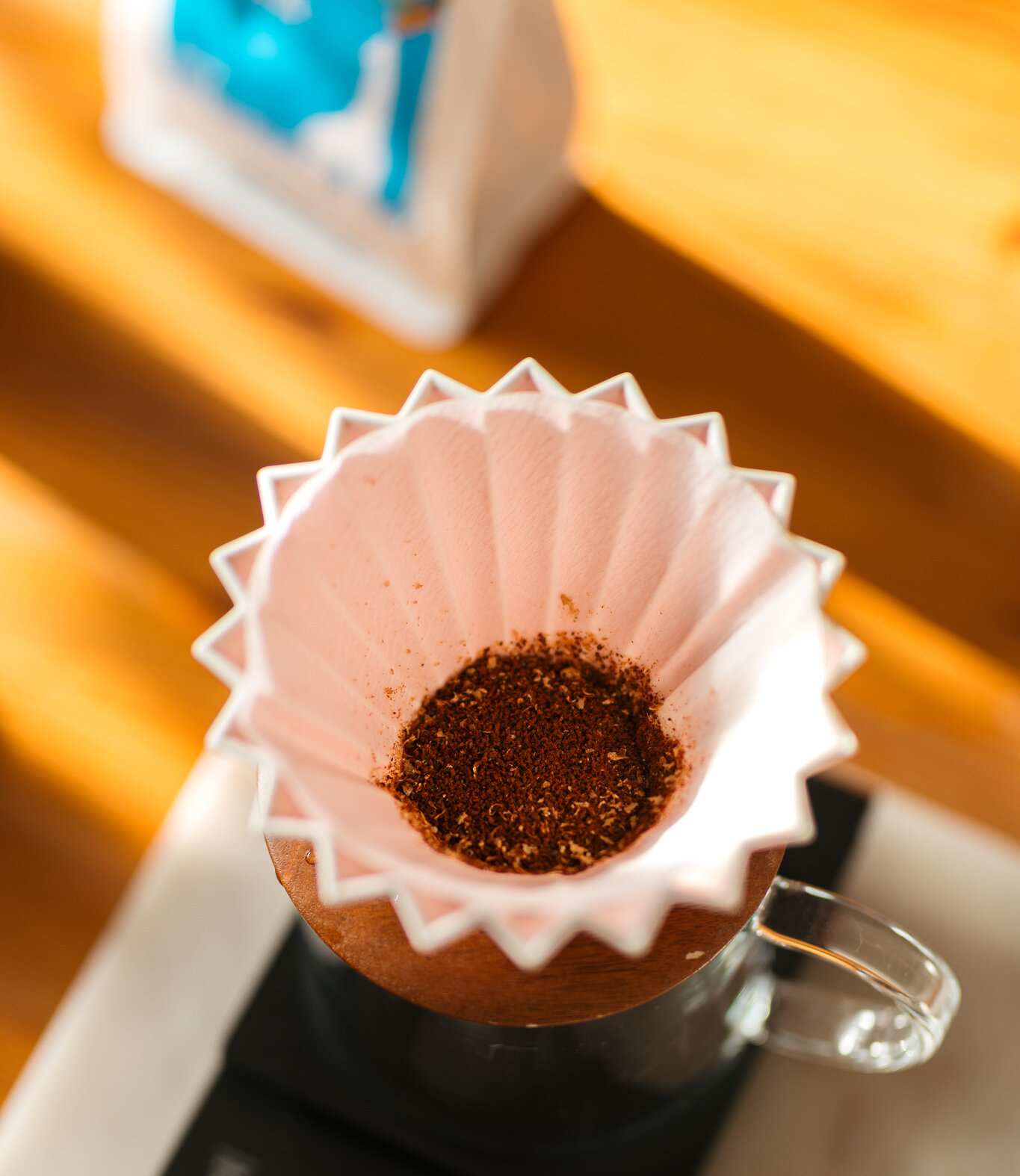 Świeżość kawy to kluczowy czynnik wpływający na jej smak i aromat. Jednak optymalny czas parzenia zależy od stopnia palenia oraz metody przygotowania. Oto jak wygląda optymalny okres spożycia dla różnych kaw: