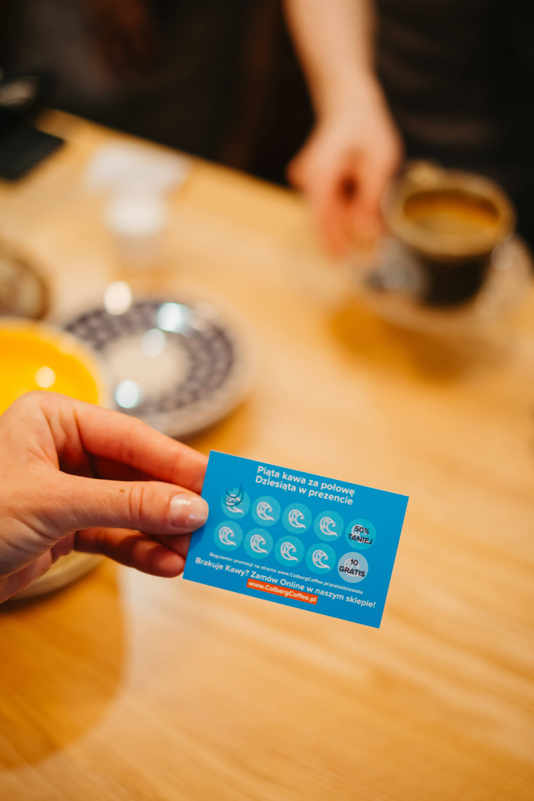 Jak otworzyć kawiarnię krok po kroku? - Obsługa klienta i budowanie lojalności