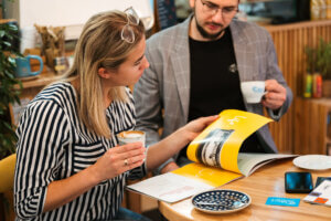 Dobierz z nami ekspres do kawy. Równie istotny jest wybór sprzętu. W zależności od charakteru lokalu można zdecydować się na ekspres kolbowy, który pozwala na pełną kontrolę nad parzeniem kawy, lub ekspres automatyczny, który gwarantuje szybkość obsługi