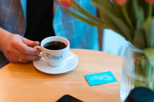 ☕ Czym jest body kawy? Poznaj sekrety tekstury w filiżance, od French Pressu po Chemex! Gładkie, kremowe czy wodniste? 👅