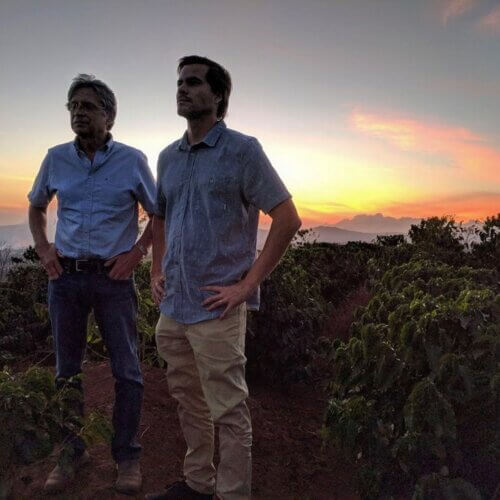 farmerzy po ciężkim dniu pracy