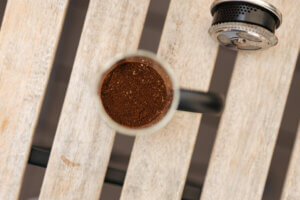 Kawa mielona ma złą reputację, głównie dlatego, że przez lata kojarzyła się z produktem długo leżącym na półce