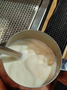 napowietrzanie mleka podczas spieniania w ekspresie