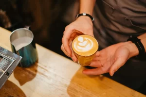 colberg coffee sierpien 2023 27 1 Jak zrobić wzorki na kawie w domu, także bez ekspresu