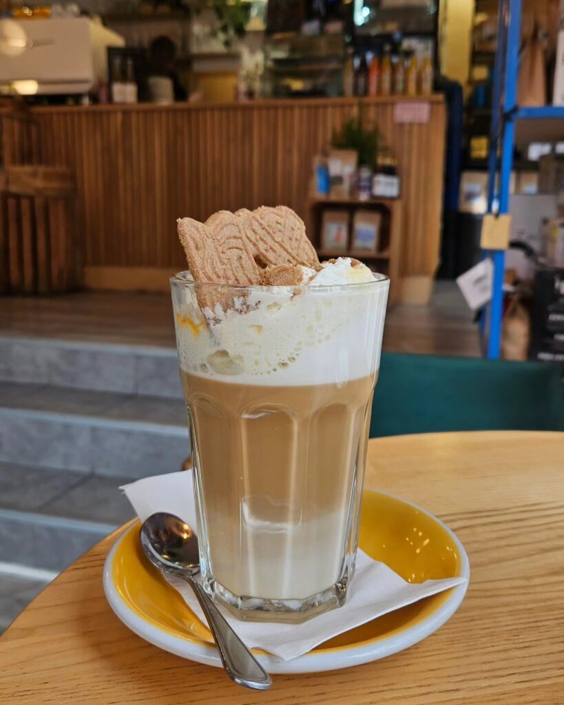 Jak zrobić Pumpkin Spice Latte?
Poradnik
Dyniowe latte