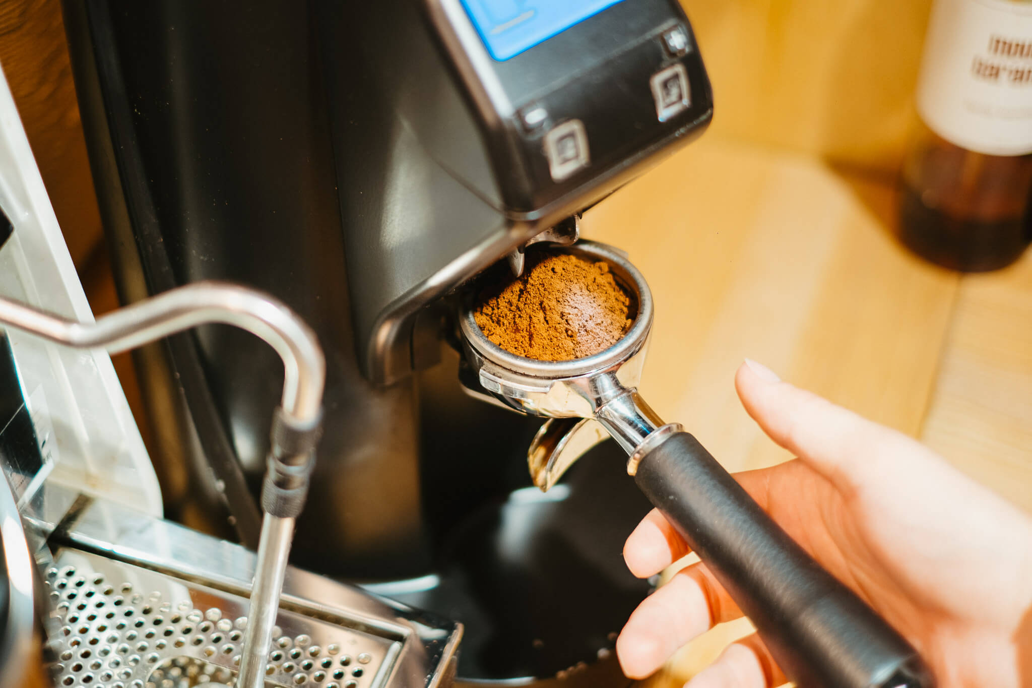 Kawa ziarnista czy mielona – co lepiej wybrać?