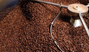 Magiczny proces palenia kawy: Od surowego ziarna do aromatycznej filiżanki