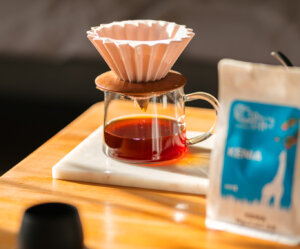 iedy myślimy o kawie, jednym z pierwszych smaków, jakie przychodzą na myśl, jest gorycz. Jednak wielu miłośników kawy twierdzi, że dobrej jakości kawa może być słodka. Czy to prawda?