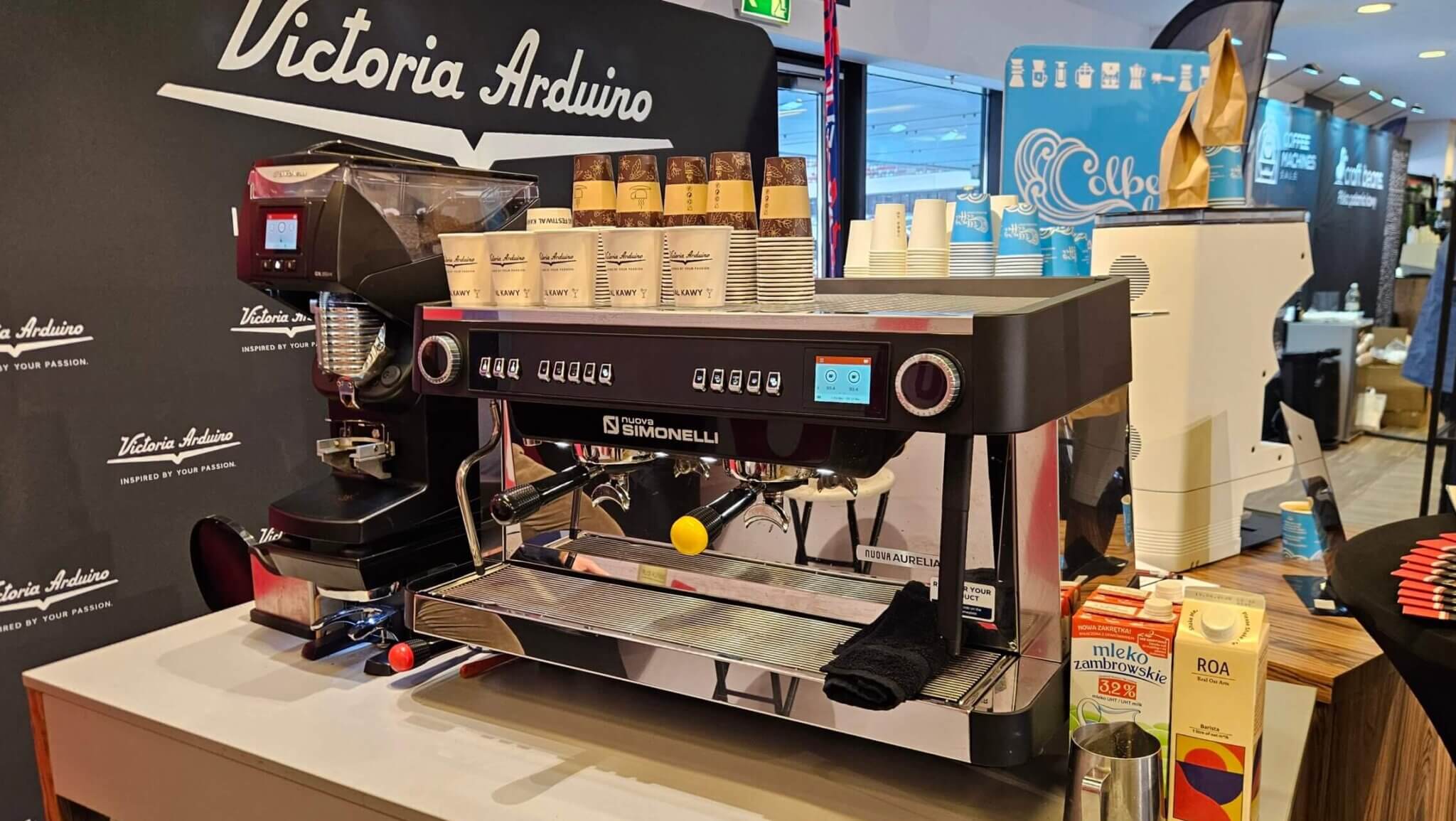 20250223 113609 scaled e1741174228948 2048x1155 1 Jaki ekspres do kawy wybrać - dla cukierni?