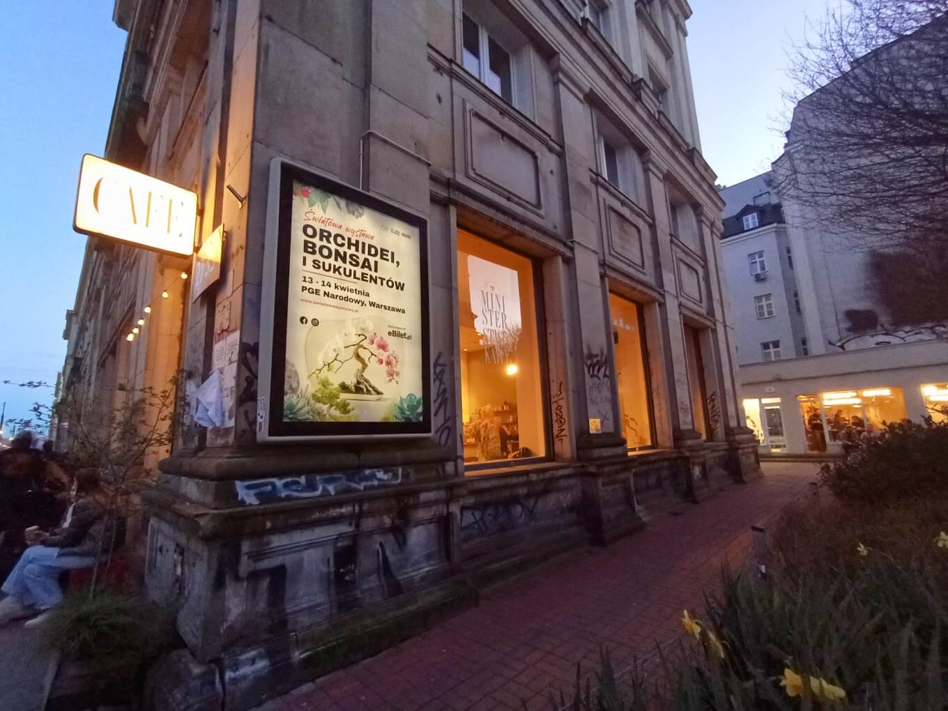 Ministerstwo Kawy Kawiarnia Warszawa wieczorem