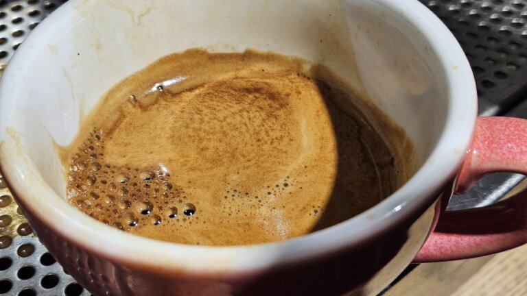 Crema na espresso – co mówi o jakości Twojej kawy