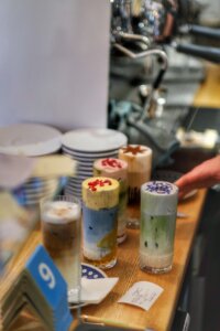 1000047514 Sezonowe menu w kawiarni – czy warto je wprowadzać?