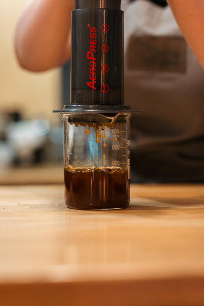 colbergcoffee kwiecien 2024 106 AeroPress - jak parzyć kawę krok po kroku (metoda klasyczna i odwrócona)