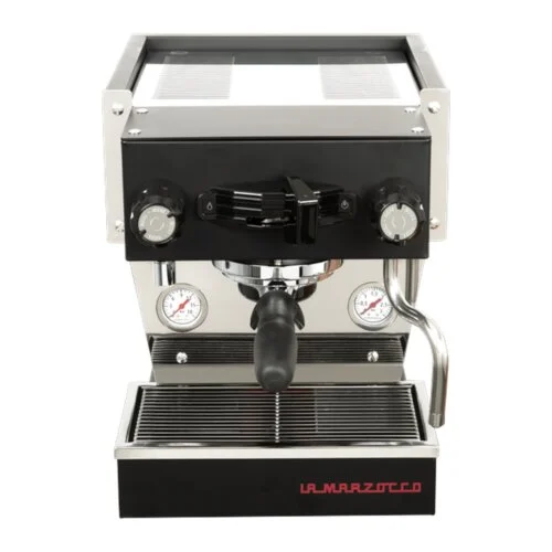 Czarny ekspres La Marzocco Linea Micra widziany z przodu