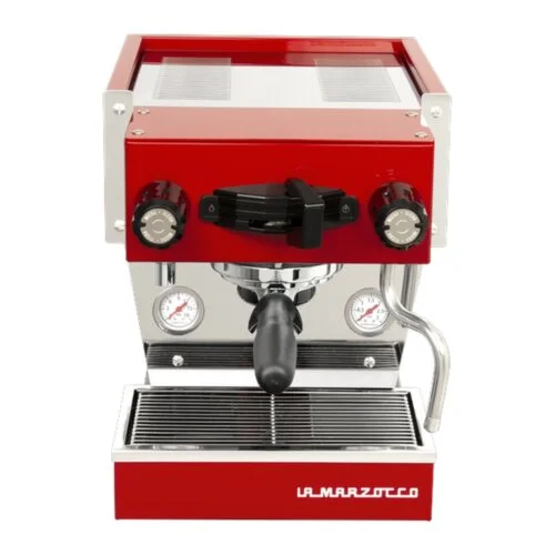 Ekspres La Marzocco Linea Micra w kolorze czerwonym widziany z przodu