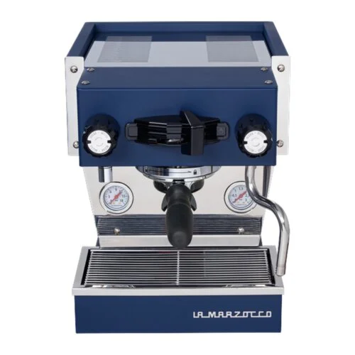Ekspres La Marzocco Linea Micra w kolorze granatowym widziany z przodu