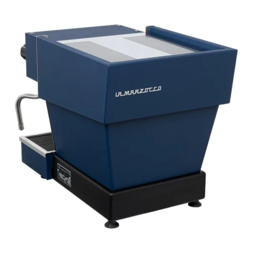Ekspres La Marzocco Linea Micra w kolorze granatowym widziany z tyłu