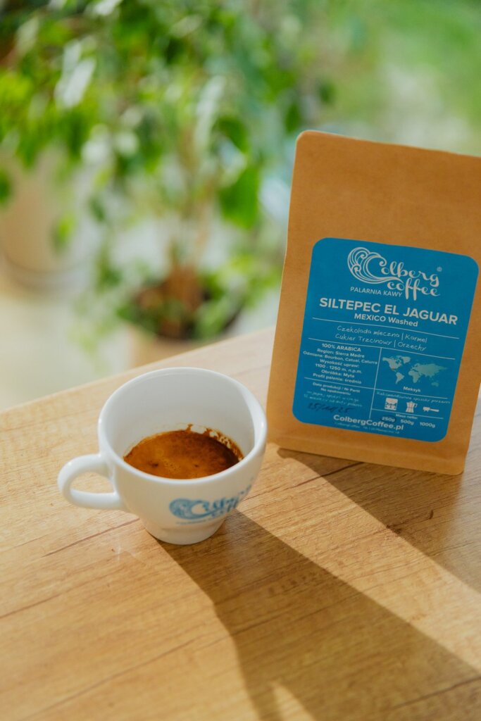 Espresso w filiżance i kawa Meksyk El Jaguar z palarni Colbergcoffee
