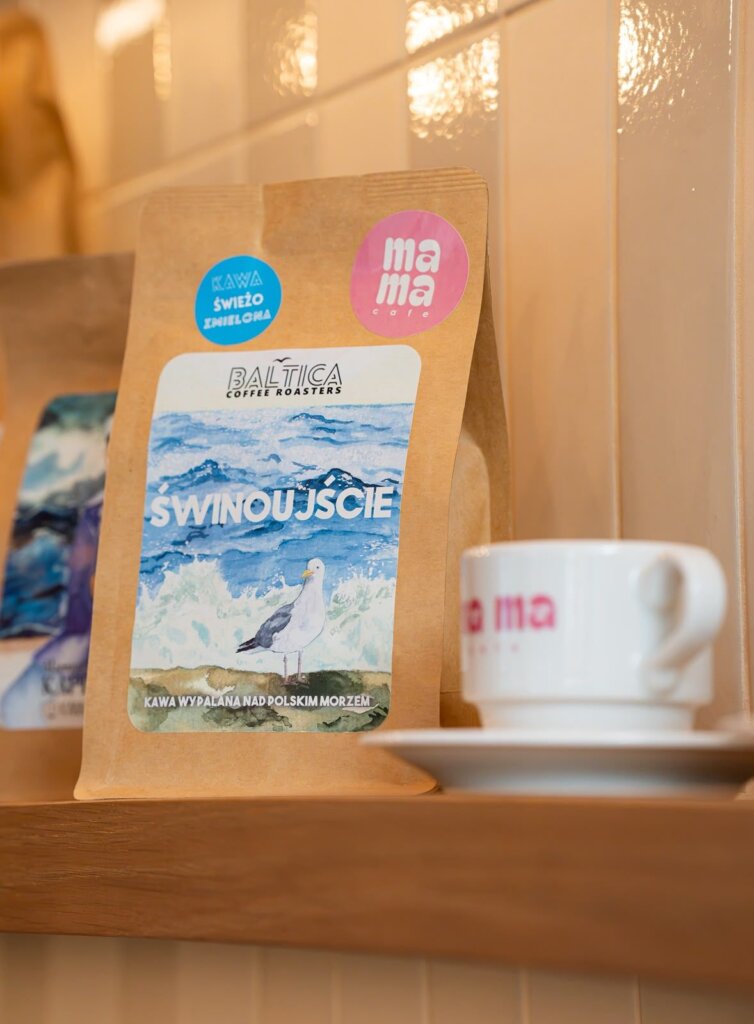 Whole bean coffee with a Swinoujscie label and a Ma Ma Cafe cup