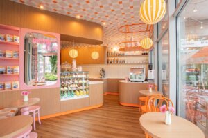 Ma Ma Cafe in Swinoujscie: interior with the bar, dessert display and a Nuova Simonelli espresso machine